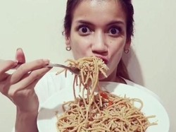 Menu Sehat Tapi Enak, Sabrina Chairunnisa Bikin Ayam Panggang hingga Spaghetti
