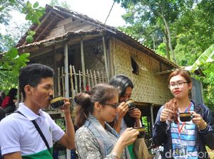 22 Mahasiswa Asing Belajar Olah Kopi Khas Muria di Kebun Kopi