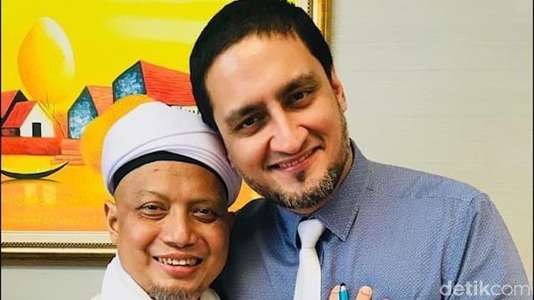 Potret Arifin Ilham Bersama Dokter Amir yang Merawatnya di Malaysia