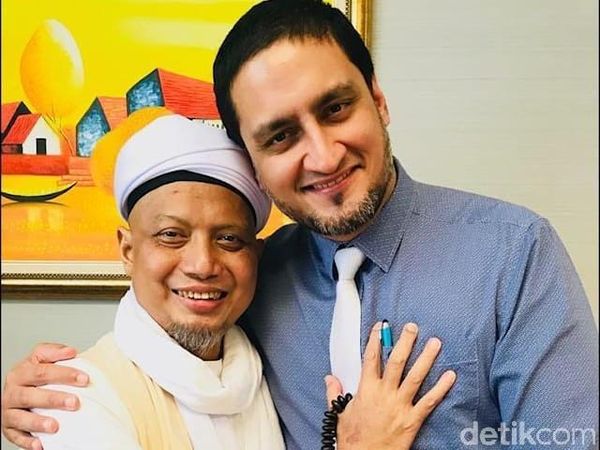 Potret Arifin Ilham Bersama Dokter Amir yang Merawatnya di Malaysia