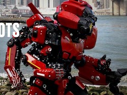Seperti Transformers, Seniman New York Buat Kostum Cyborg dari Bahan Daur Ulang