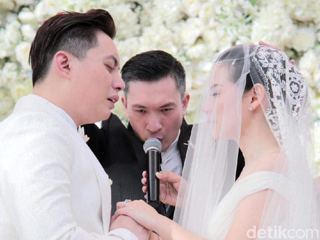 Penuh Haru di Pernikahan Edric Tjandra Penuh Haru di Pernikahan Edric Tjandra