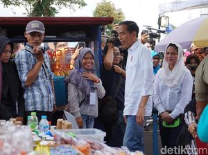 Tiba di Garut, Jokowi Bertemu Ibu-ibu Mekaar Pegiat UMKM Tiba di Garut, Jokowi Bertemu Ibu-ibu Mekaar Pegiat UMKM