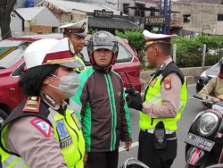 Driver Ojol Ini Marahi Polwan karena Tak Terima Ditilang