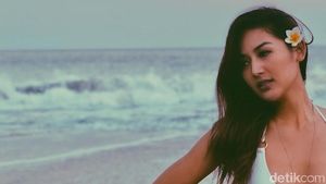 Foto: Maria Selena dan Pesona Pantai Cantik Indonesia