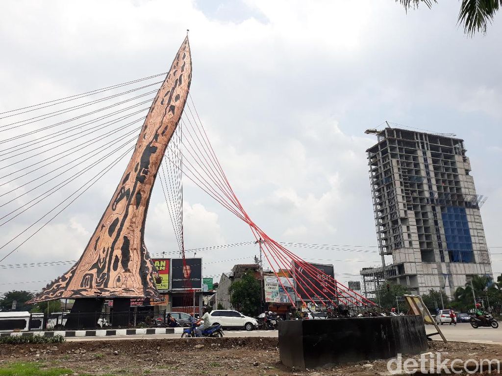 Tugu Keris di Solo Dinilai Bisa Kaburkan Pemahaman Generasi Muda Tugu Keris di Solo Dinilai Bisa Kaburkan Pemahaman Generasi Muda