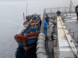 KRI Usman Harun Tangkap Kapal Ikan Asing Vietnam di Laut Natuna