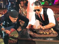 Pesta Daging! Neymar hingga Mbappe Mampir ke Restoran Salt Bae