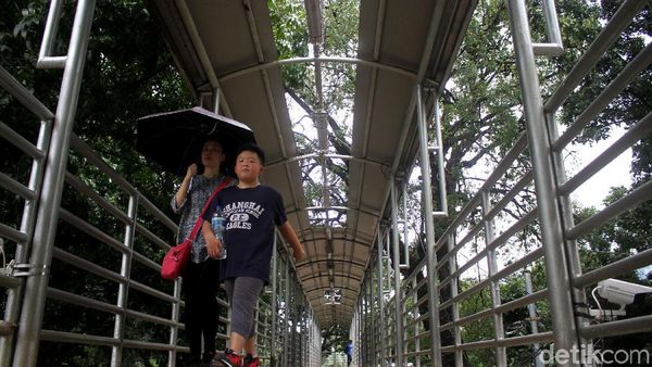 Miris, JPO di Jalur Protokol Jakarta Rusak dan Tak Terawat