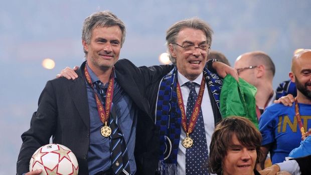 MADRID, SPAIN - MAY 22:  Head coach Jose Mourinho (L) and president Massimo Moratti of Inter Milan celebrate their team's victory at the end of the UEFA Champions League Final match between FC Bayern Muenchen and Inter Milan at the Estadio Santiago Bernabeu on May 22, 2010 in Madrid, Spain.  (Photo by Shaun Botterill/Getty Images)