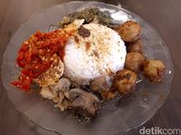 Ada Nasi Padang Vegan dan Nasi Goreng Kecombrang yang Mantap di Sini