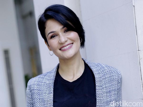 Rima Melati Adams, Si Hantu Cantik