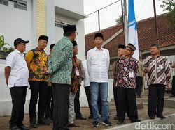 Jokowi Tinjau Bantuan Rusun di Ponpes Ustaz Adi Hidayat Belajar