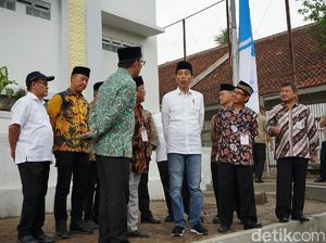 Jokowi Tinjau Bantuan Rusun di Ponpes Ustaz Adi Hidayat Belajar Jokowi Tinjau Bantuan Rusun di Ponpes Ustaz Adi Hidayat Belajar