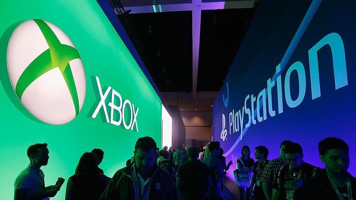 LOS ANGELES, CA - JUNE 16: Game enthusiasts and industry personnel walk between the Microsoft XBox and the Sony PlayStation exhibits at the Annual Gaming Industry Conference E3 at the Los Angeles Convention Center on June 16, 2015 in Los Angeles, California. The Los Angeles Convention Center will be hosting the annual Electronic Entertainment Expo (E3) which focuses on gaming systems and interactive entertainment, featuring introductions to new products and technologies. (Photo by Christian Petersen/Getty Images)