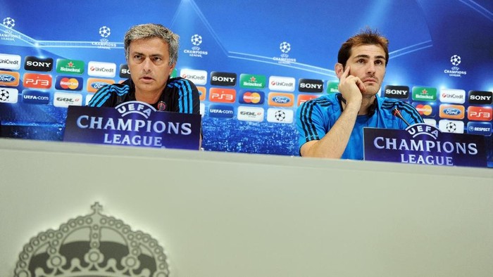 Mourinho (kiri) dan Casillas pada 2011 silam, sebelum konflik antara keduanya memanas.