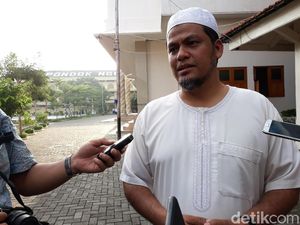 Sejak Pagi di Lapas, Keluarga Baasyir Tunggu Kepastian Bebas Sejak Pagi di Lapas, Keluarga Baasyir Tunggu Kepastian Bebas