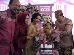 Tradisi Tedak Siten, Cucu Bupati Ponorogo Pilih Uang