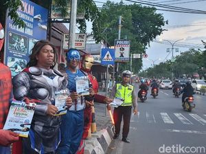 Tokoh Avengers Turun ke Jalanan Kota Gresik, Ada Apa?