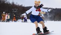 Aksi Sailor Moon Hingga Naruto Berlomba di Kontes Ski Jepang