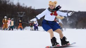 Aksi Sailor Moon Hingga Naruto Berlomba di Kontes Ski Jepang