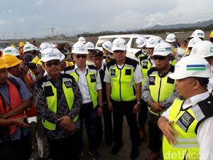 Tinjau Proyek Bandara Kulon Progo, Darmin: Perkembangannya Bagus
