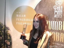 Menang Piala Maya, Luna Maya Anggap Ganjaran Kerja Keras