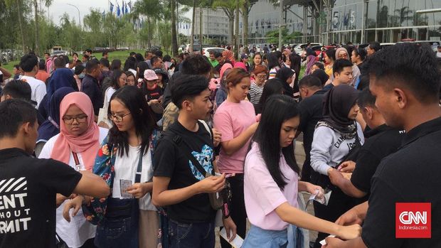 Fan BLACKPINK kala mulai mengantri jelang konser Januari lalu.