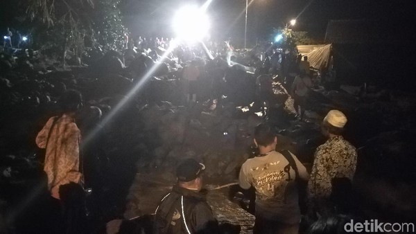 Banjir bandang di Mojokerto Banjir bandang di Mojokerto