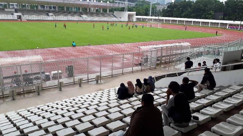 Di Bawah Rintik Hujan, Timnas U-22 Gelar Game Internal