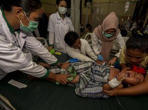 Foto: Puluhan Pengungsi di Palu Keracunan Makanan Bantuan