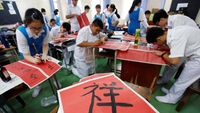 Antusias Guru dan Murid di Malaysia Membuat kaligrafi Sambut Imlek