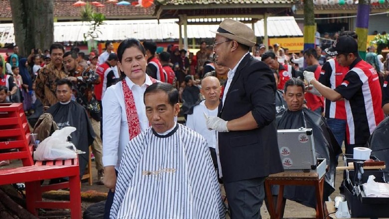 Dinilai Pencitraan Saat Cukur Rambut, TKN Jokowi: Blusukan Gaya Seperti Itu Bukan Sandiwara Dinilai Pencitraan Saat Cukur Rambut, TKN Jokowi: Blusukan Gaya Seperti Itu Bukan Sandiwara