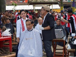 TKN Jokowi: Jokowi Cukur Rambut di Garut Bukan Pencitraan