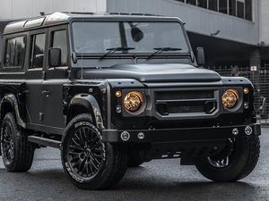Hitam Elegan, Land Rover Defender