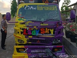 Truk Zig-zag Gegara Sopir Tiru Kapten Oleng di Bantul Berujung Nahas