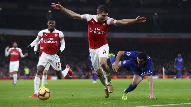 Arsenal butuh kemenangan untuk bisa menempel ketat Chelsea.