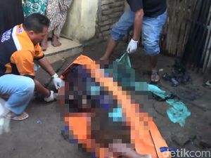 Warga Tonton TKP Dua Orang Tewas Diduga Dibakar di Pasuruan