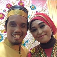 Ustaz Maulana dan istri