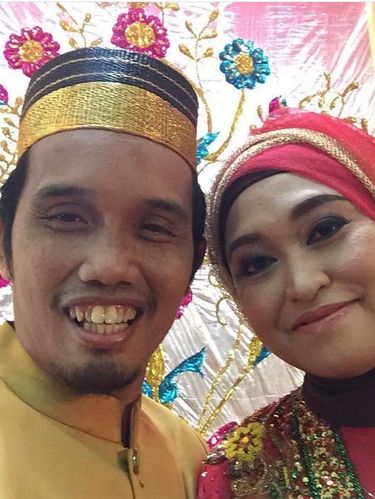 Ustaz Maulana dan istri