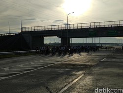 Kok Ada Ratusan Biker Gowes di Tol Paspro? Ini Penjelasannya