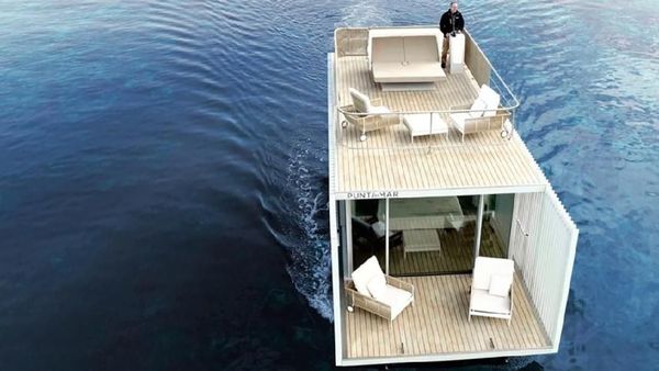 Keren! Kamar Hotel Apung Tengah Laut