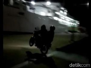 Pasutri Diduga Gangguan Jiwa Terjun ke Laut Naik Motor di Sulsel