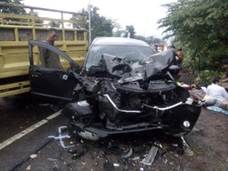 Begini Detik-detik Mobil Yuki Pas Band Ditabrak Truk di Cianjur