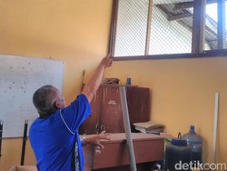 Tak Ada Anggaran, Atap SD di Malang Berlubang Bertahun-tahun