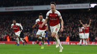 Laurent Koscielny lahir kembali saat Arsenal mengalahkan Chelsea 2-0 di Emirates. Koscielny membuat frustrasi tim lawan, sekaligus mencetak gol kedua the Gunners. Foto: Catherine Ivill/Getty Images