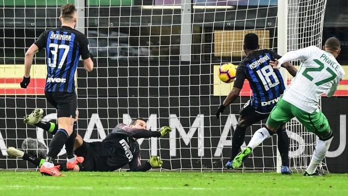Samir Handanovic saay Inter Milan ditahan Sassuolo. (Foto: Miguel Medina/AFP) Samir Handanovic saay Inter Milan ditahan Sassuolo. (Foto: Miguel Medina/AFP)