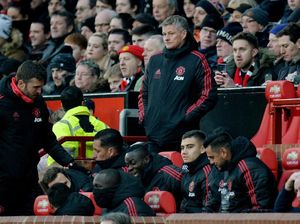 Benarkah Sir Alex Ikut Pilih Line Up MU, Solskjaer?