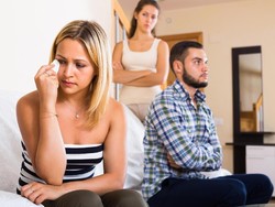 Diminta Jadi Istri Kedua, Haruskah Hubungan Cinta Diteruskan?