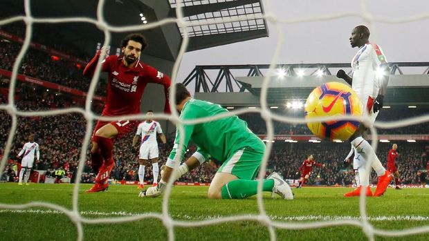 Liverpool saat ini unggul empat angka atas Manchester City.